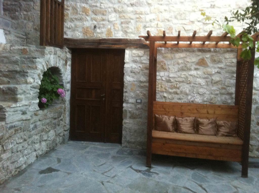Guest House Mangalem Berat Exterior foto