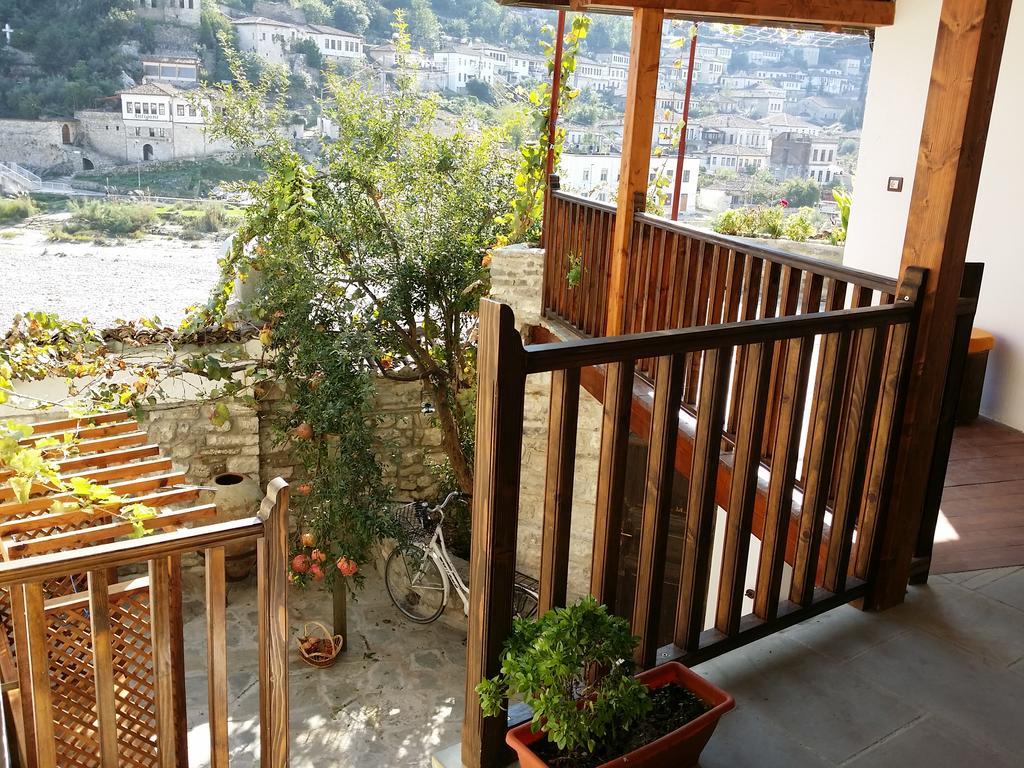 Guest House Mangalem Berat Exterior foto