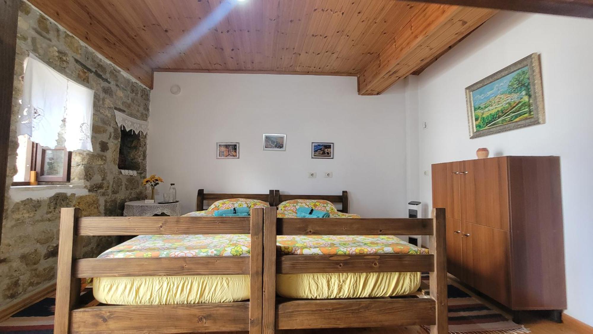 Guest House Mangalem Berat Exterior foto