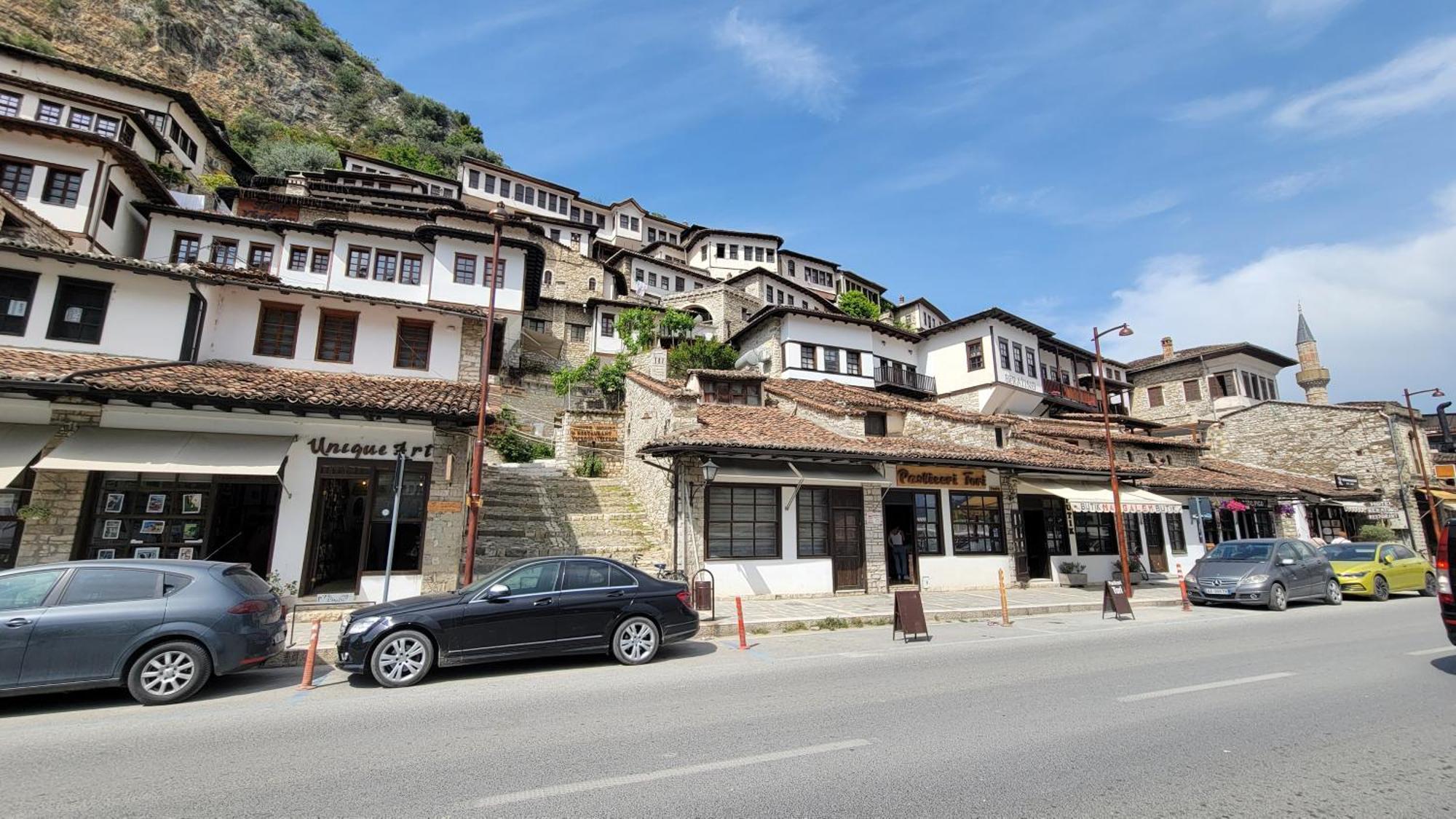 Guest House Mangalem Berat Exterior foto