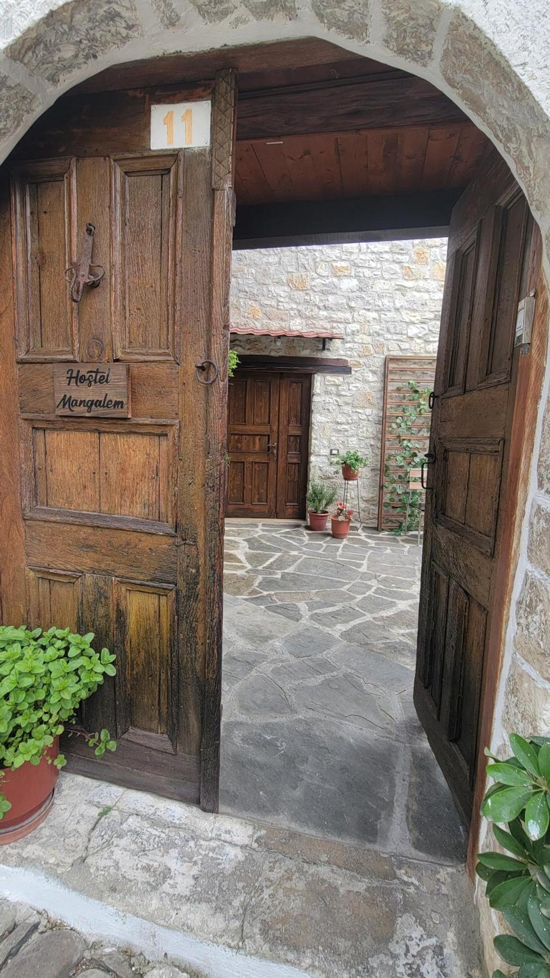 Guest House Mangalem Berat Exterior foto