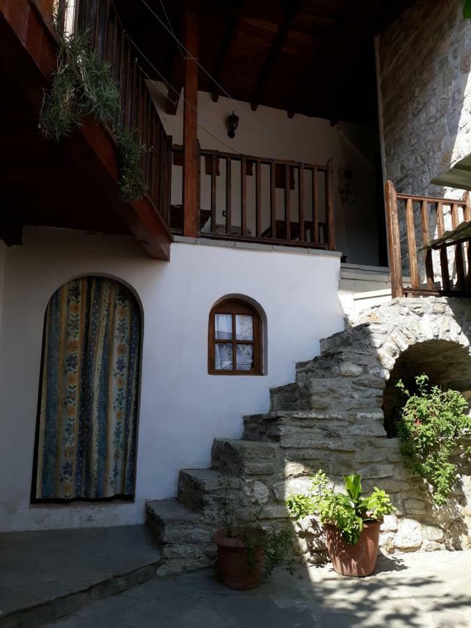 Guest House Mangalem Berat Exterior foto